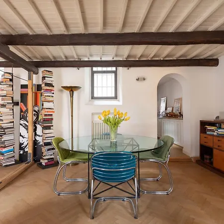 Monti Designer Loft By Romeloft