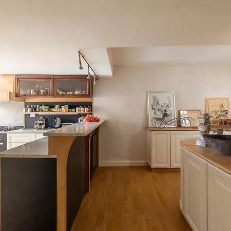 Monti Designer Loft By Romeloft