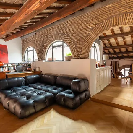 아파트 Monti Designer Loft By Romeloft *